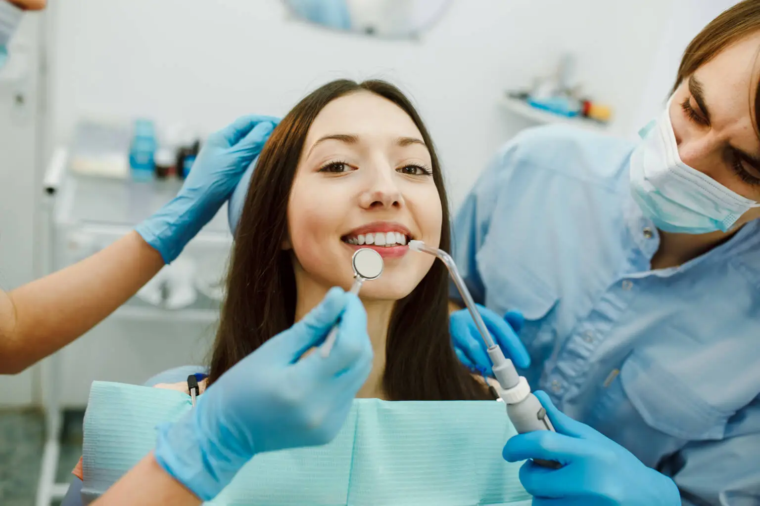 Assistant dentist and the patient in the clinic.